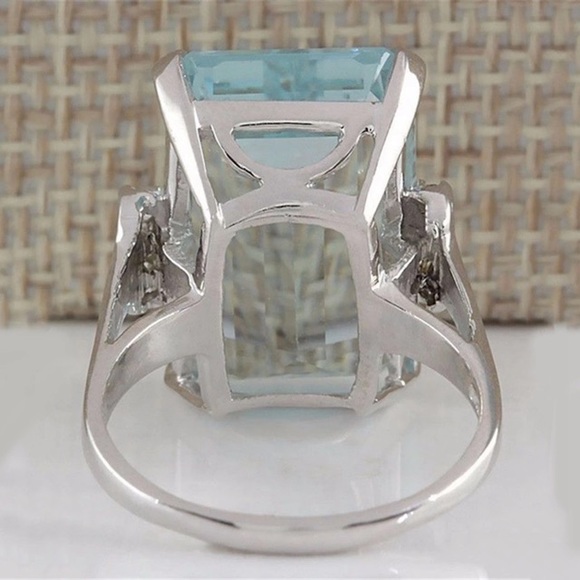 NEW๐๐BRIGHT! TOPAZ BLUE STUNNER๐๐EMERALD CUT 7 - Picture 4 of 8